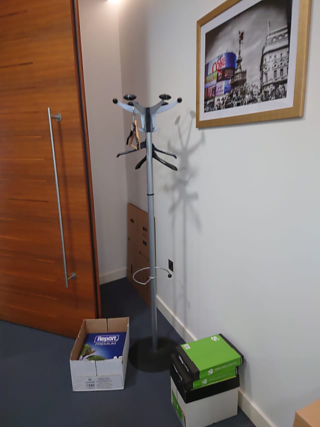 Coat stand