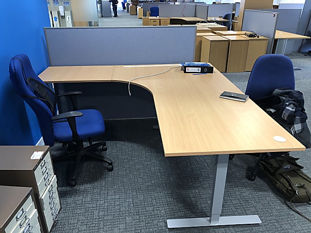 Large height adjustable desk