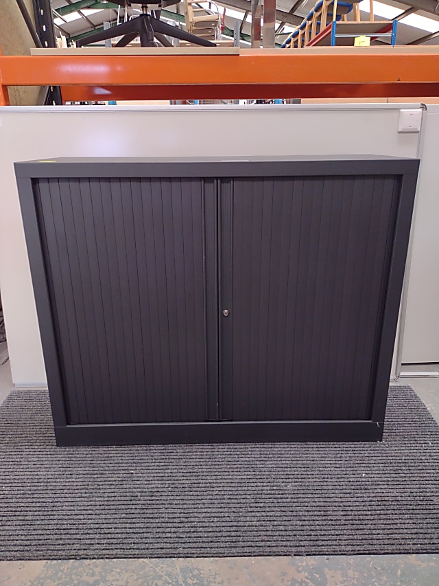 Dark grey medium tambour 