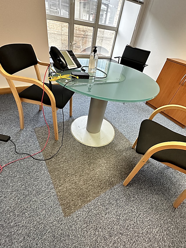 Glass round meeting room table 