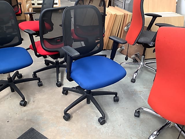 Faulty Invicta chair blue 