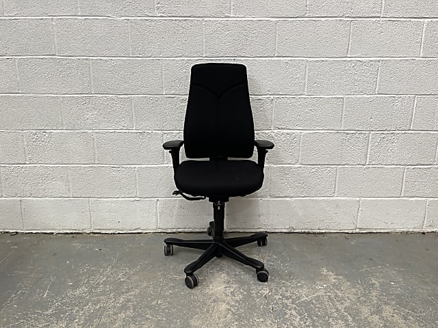 Kinnarps black chair 