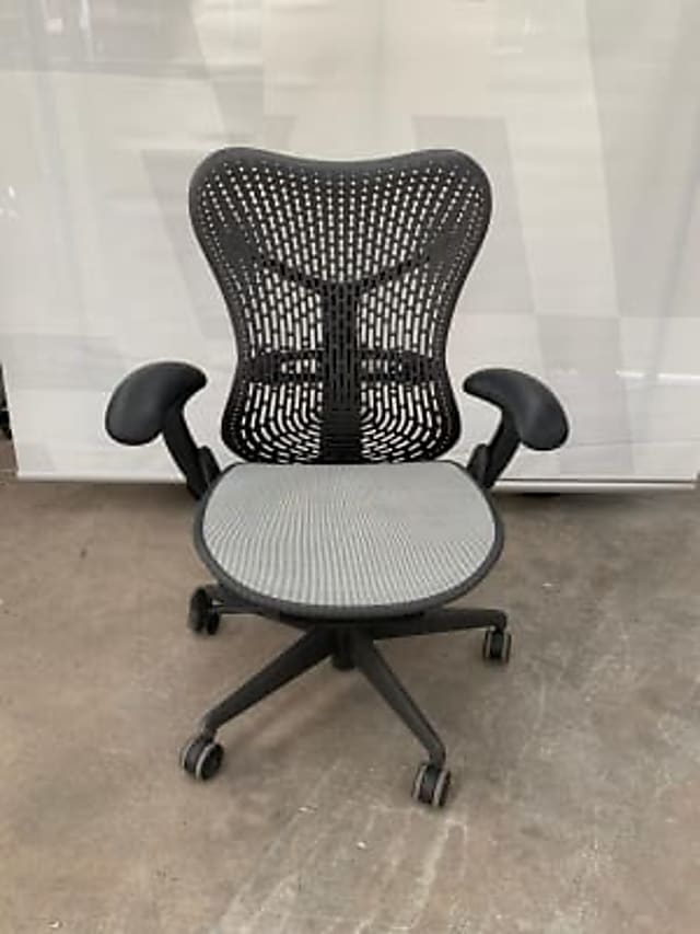 black and gray rolling chair