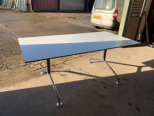 Lovely meeting table - 210cm