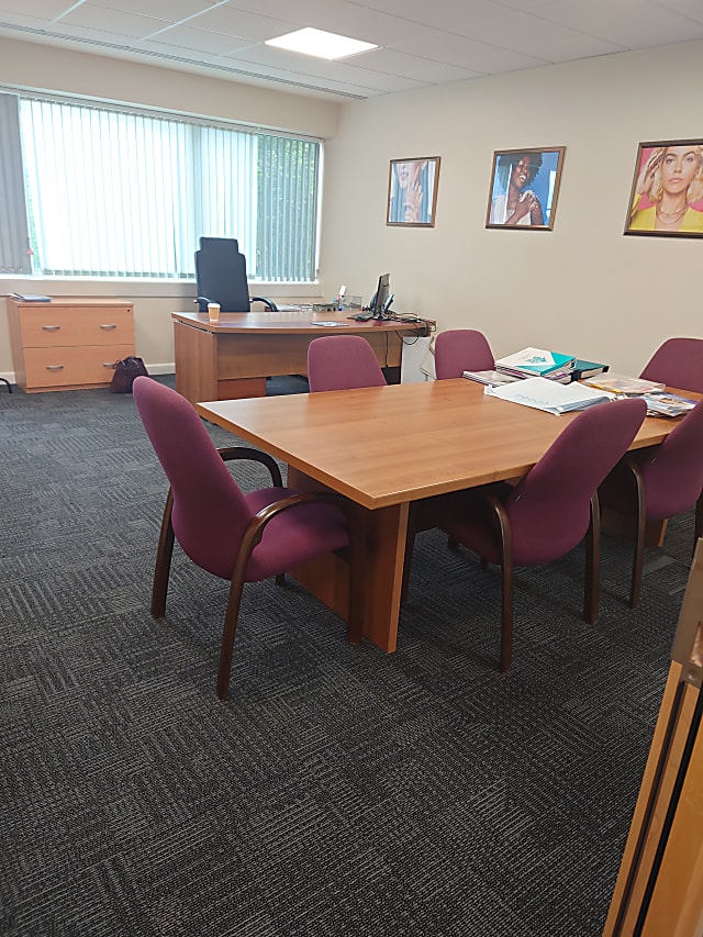 meeting room table 