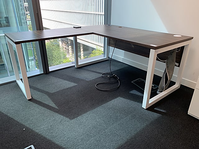 Desk with side extension