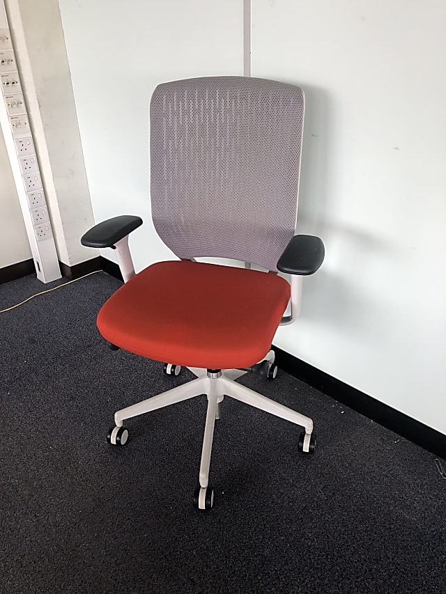 Comfortable and Stylish Task Operator Chair for Home Office - Ergonomic Furniture Solution for Work or Study