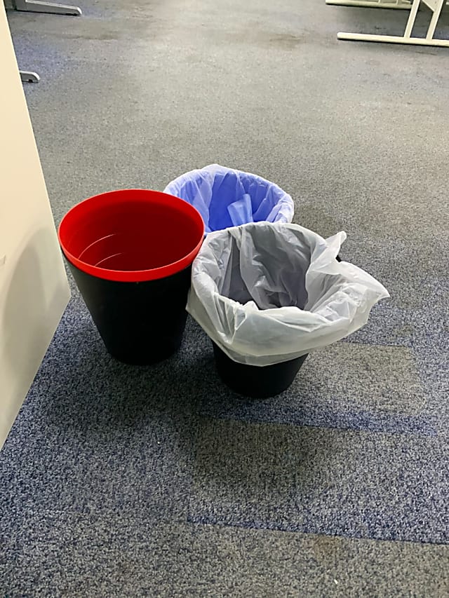 Plastic bins - 1 lot