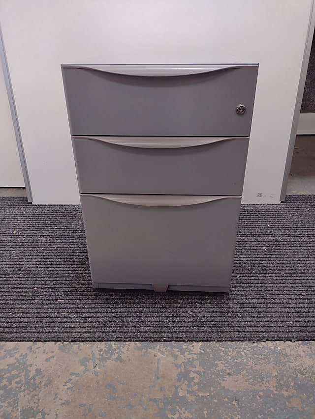 3 drawer pedestal 