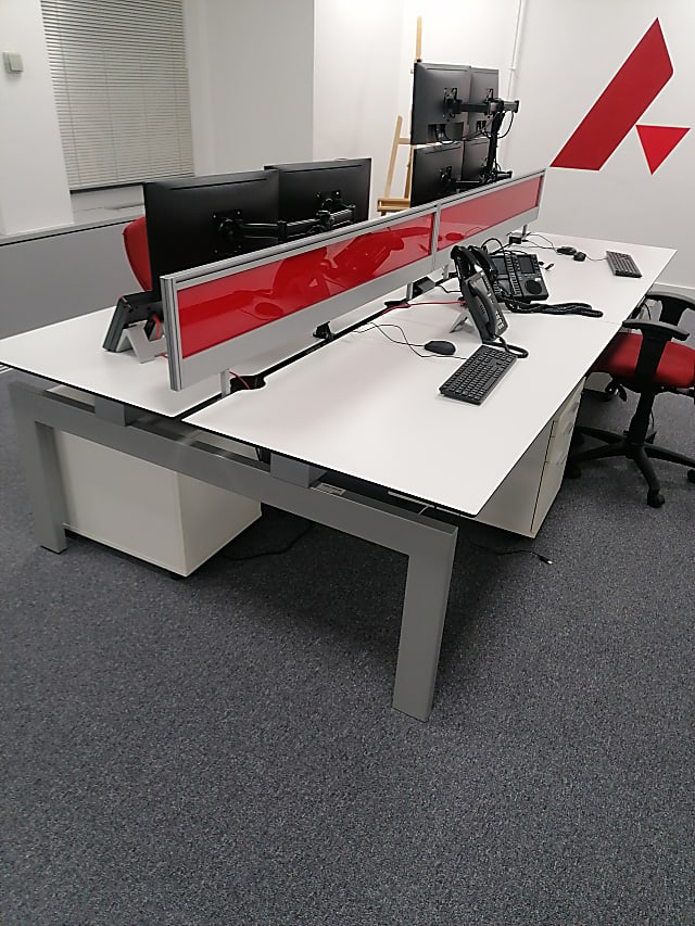 Bank of 4 desks