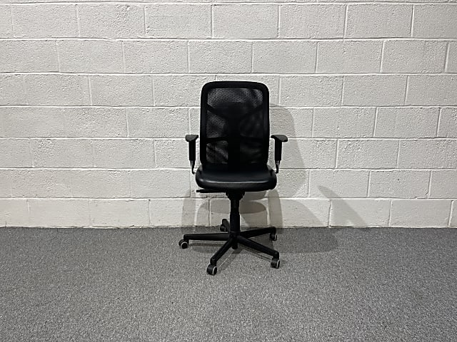 Black mesh back chair 