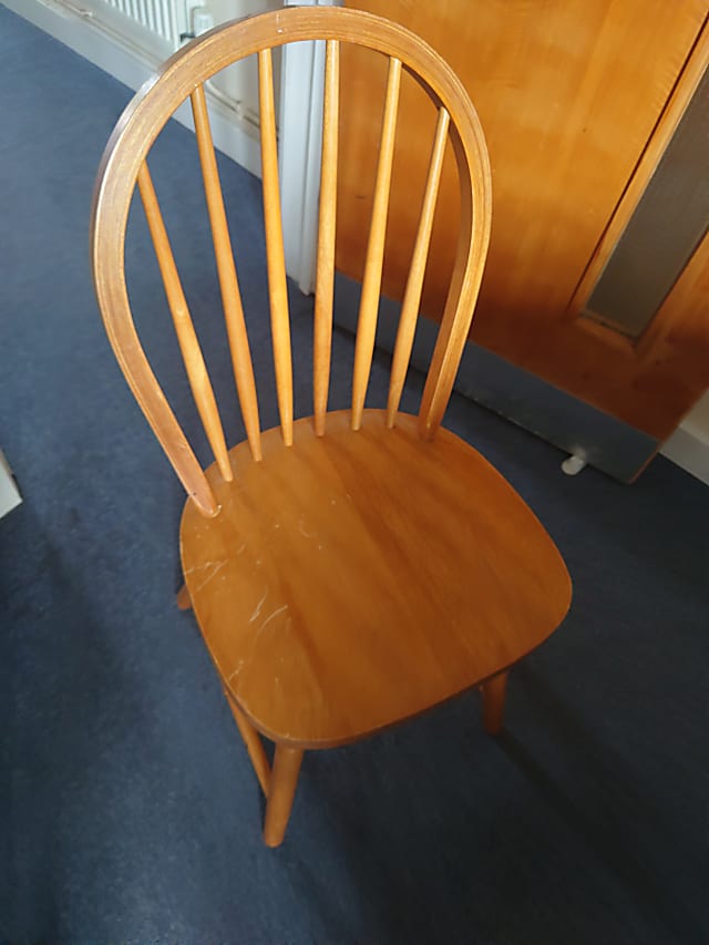 Round kitchen table chair