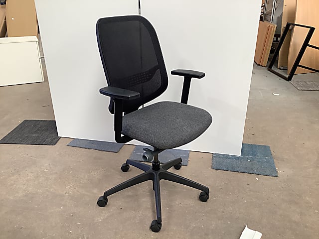 Boss Design Apply mesh chair