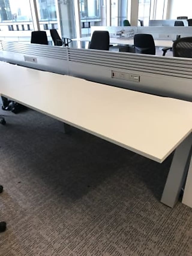 Bank of 4 desks