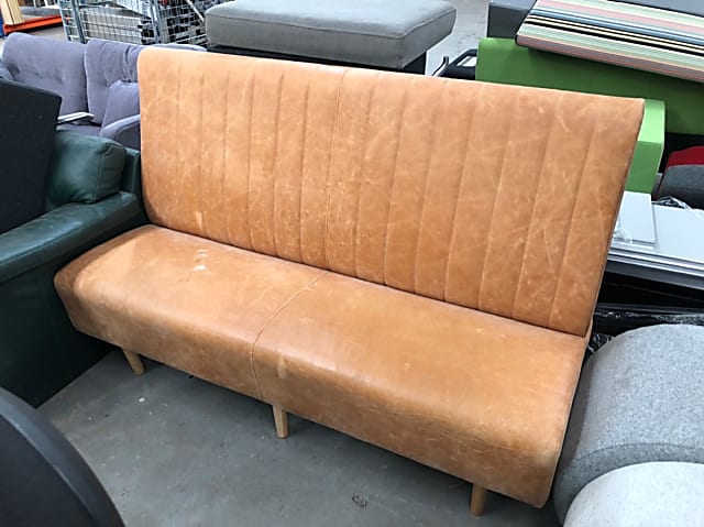 Freestanding seat unit leather sofa