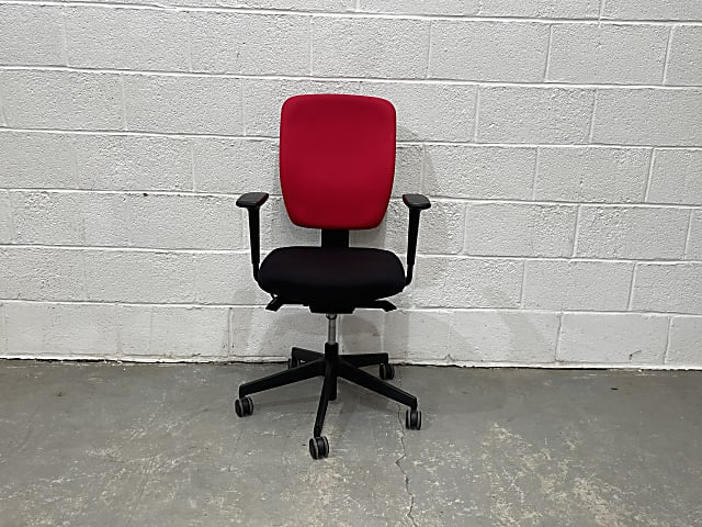 Senator Dash black and red Operator Chair