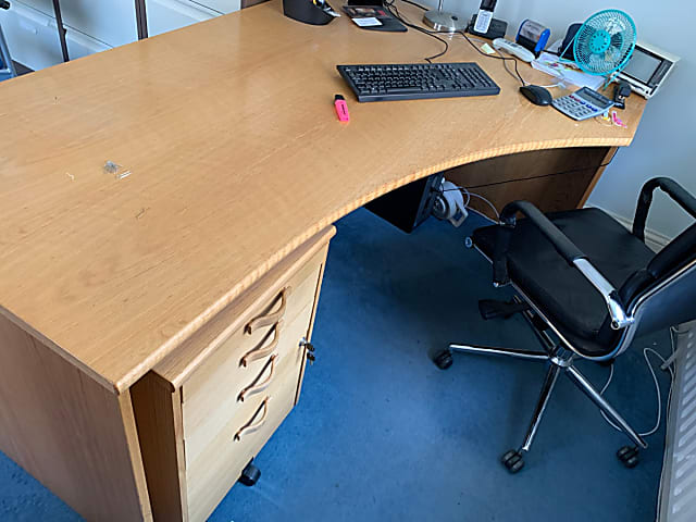 Curved desk