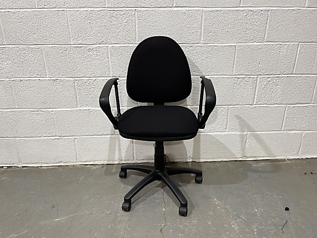 Tarasen Black operator chair