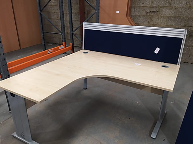 Left Corner desk 160 with divider