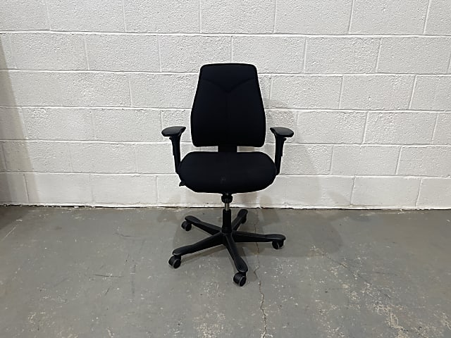 Kinnarps Black low back operator office chair 