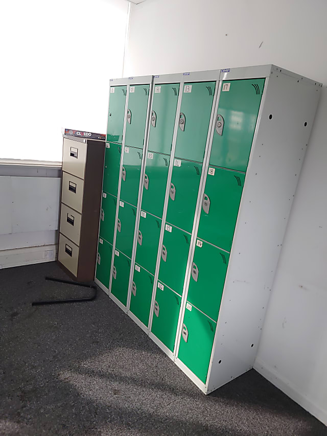 green lockers - no keys