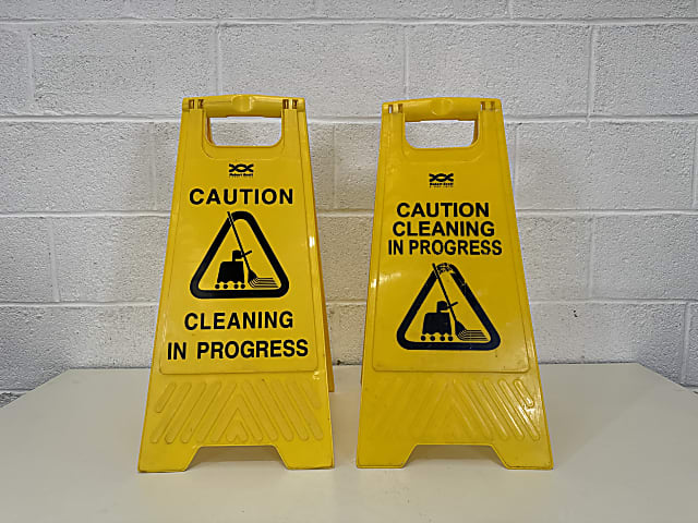 Pack of 2 - Wet floor sign