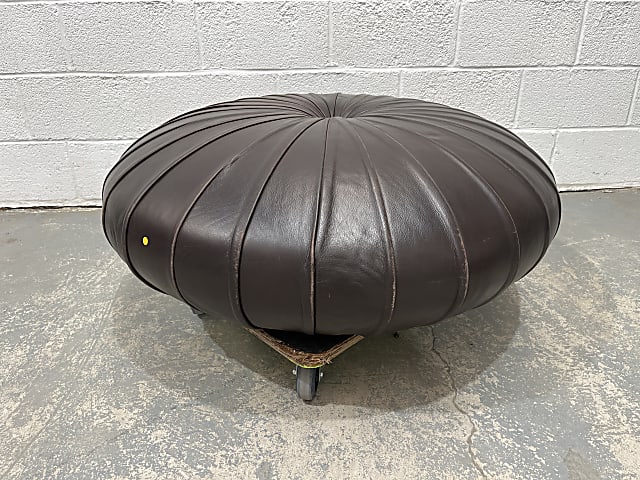 Untouched for refurb poltrona Frau Esedra Pouf Large Brown leather