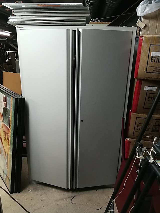 Metal cabinet