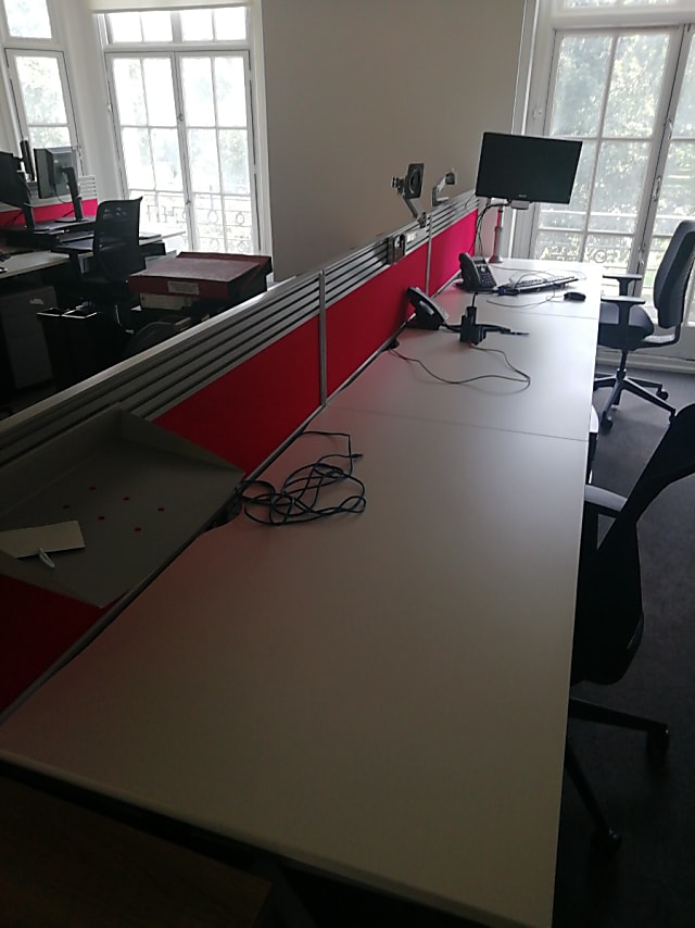 Bank of 6 desks