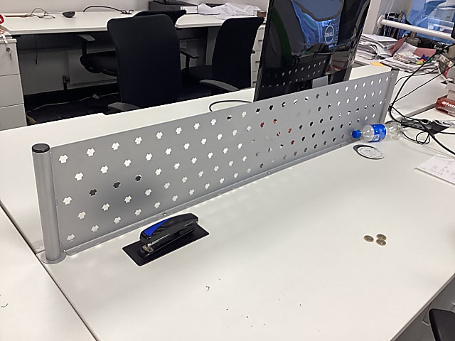 Desk divider x 1 screw in