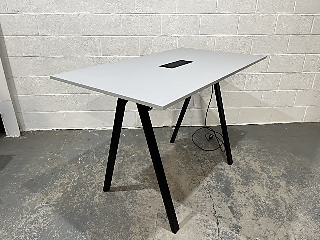 Bene delta High table workstation with power