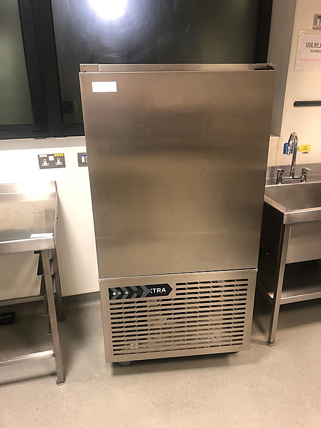 Commercial kitchen fridge chiller