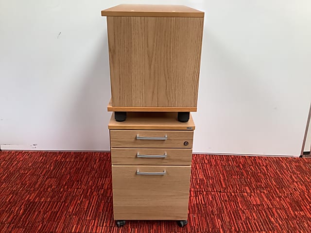 Kinnarps deep pedestal with top cabinet type 1