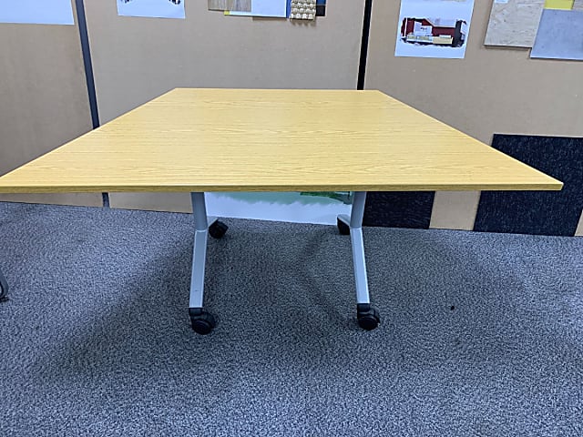 Folding desk on wheels