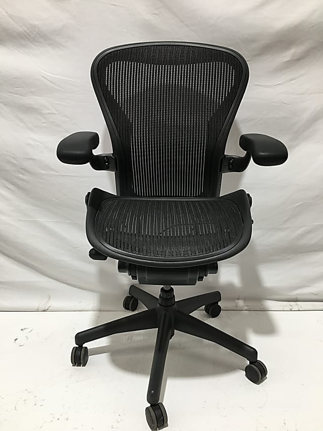 Herman Miller Aeron chair size B 3 button Fully Loaded