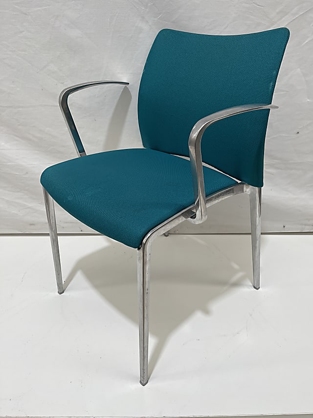 Senator Meeting room chair green 