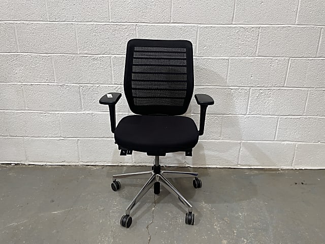 Fuse black operator chair