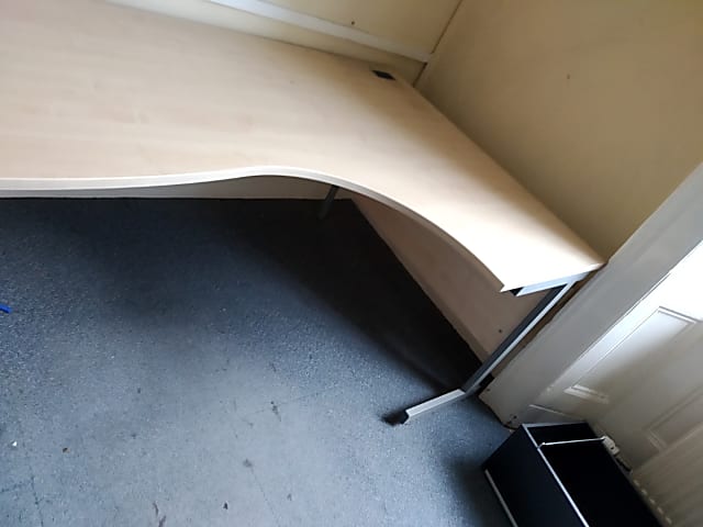 Curved desk