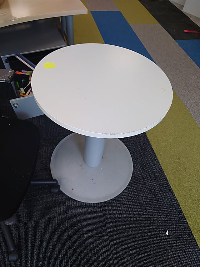 Small white round table 