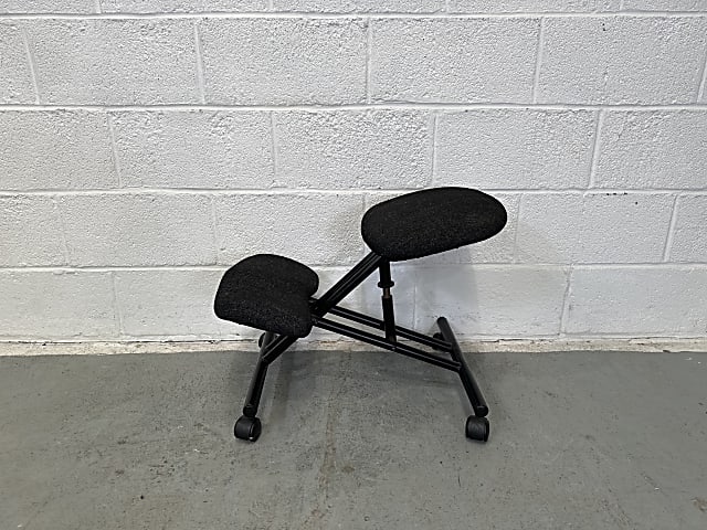 Kneeling stool