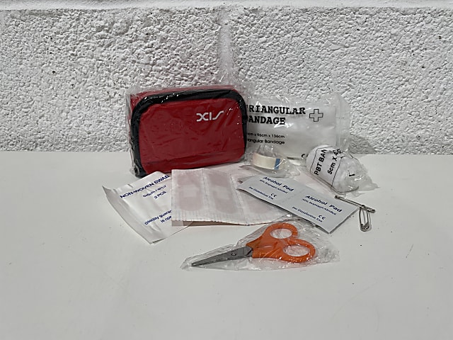 Box of 120 small personal First aid pouch