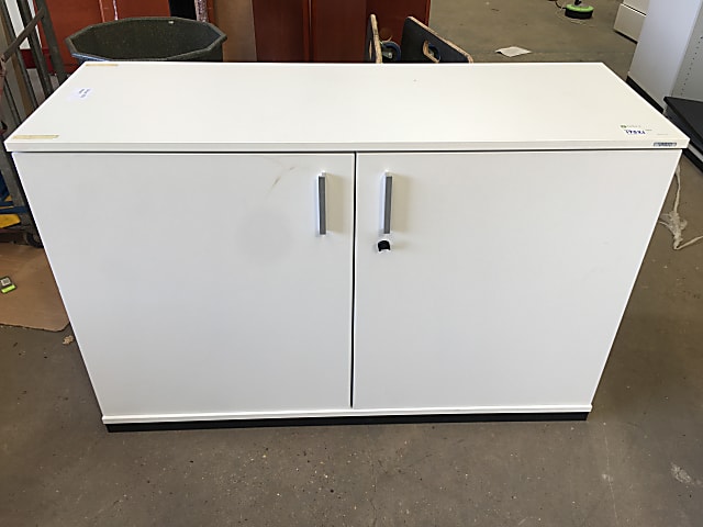 White Vario storage cabinet with shelves