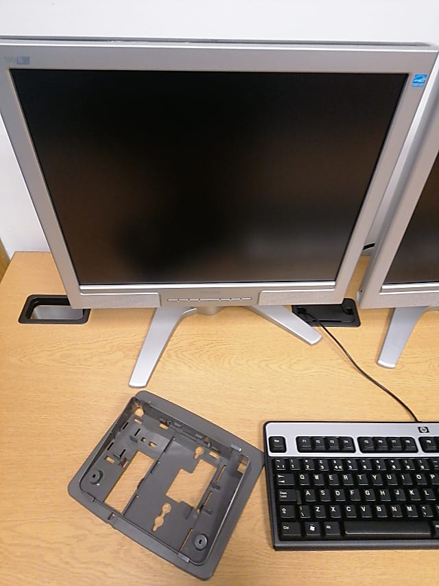 gray Dell flat screen monitor