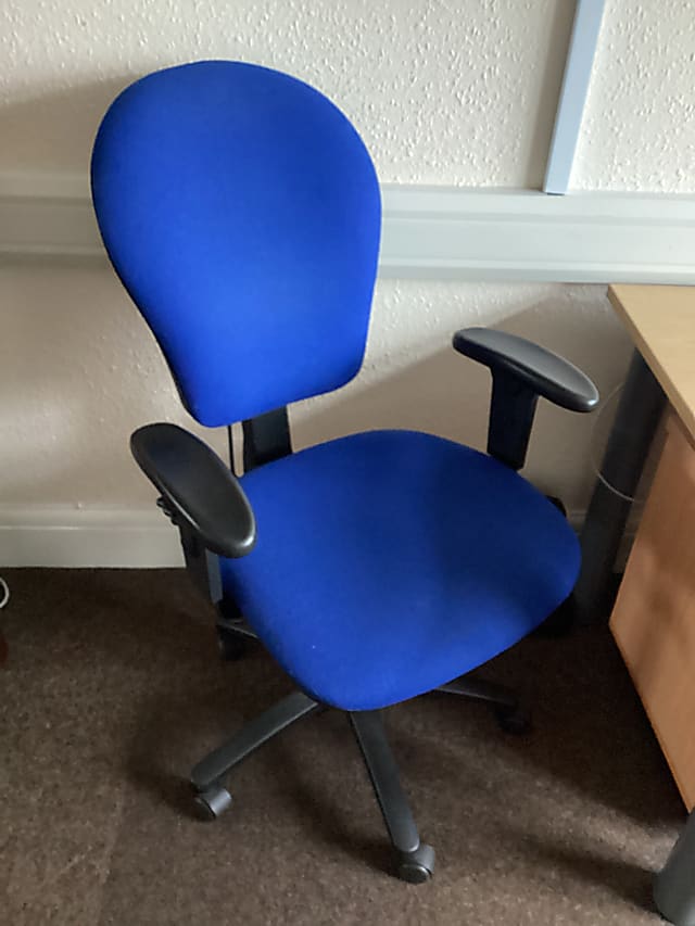 Tear drop back operator chair blue/black