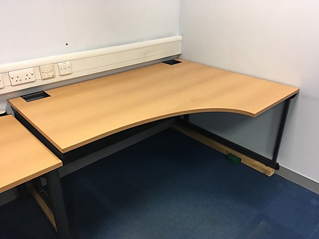 Right corner desk