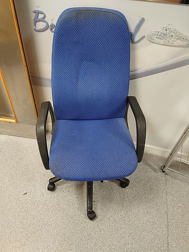 Operator chair large blue dirty