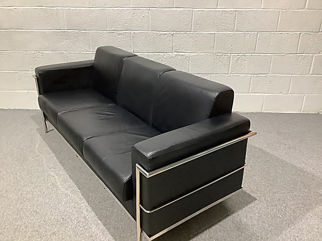 Bauhaus style modernist black leather Le Corbusier sofa