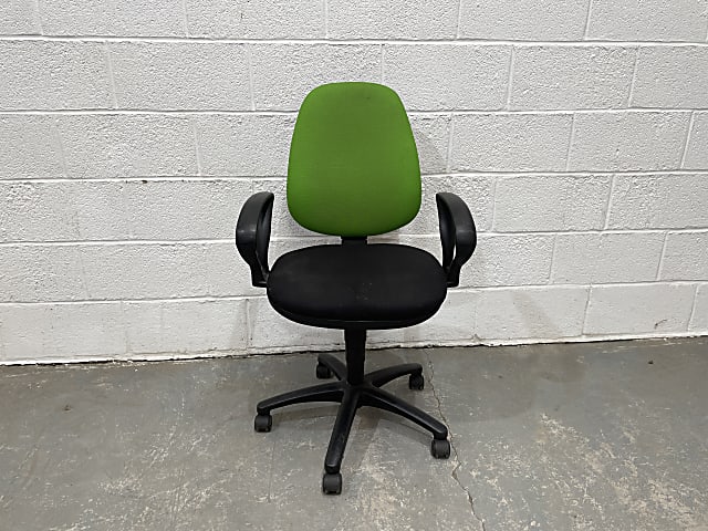 Pledge Topaz black and green office operator chair