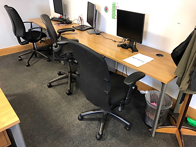 Row of 3 desks 120cm