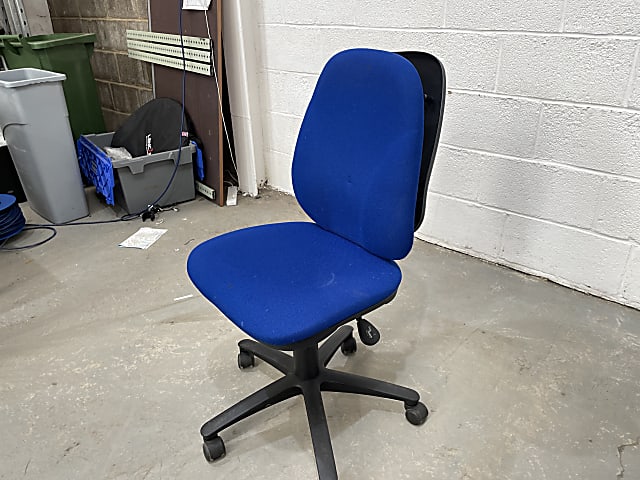 black and blue rolling chair